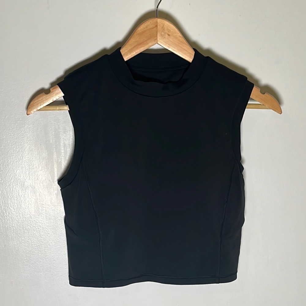 Lululemon black crop top